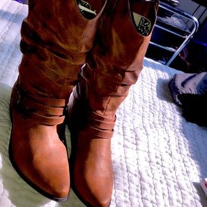 Boots Arizona Jean co. W/ memory foam